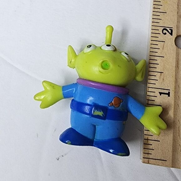 Disneys Toy Story 3 Eyed Green Alien Figure mini - Picture 5 of 5